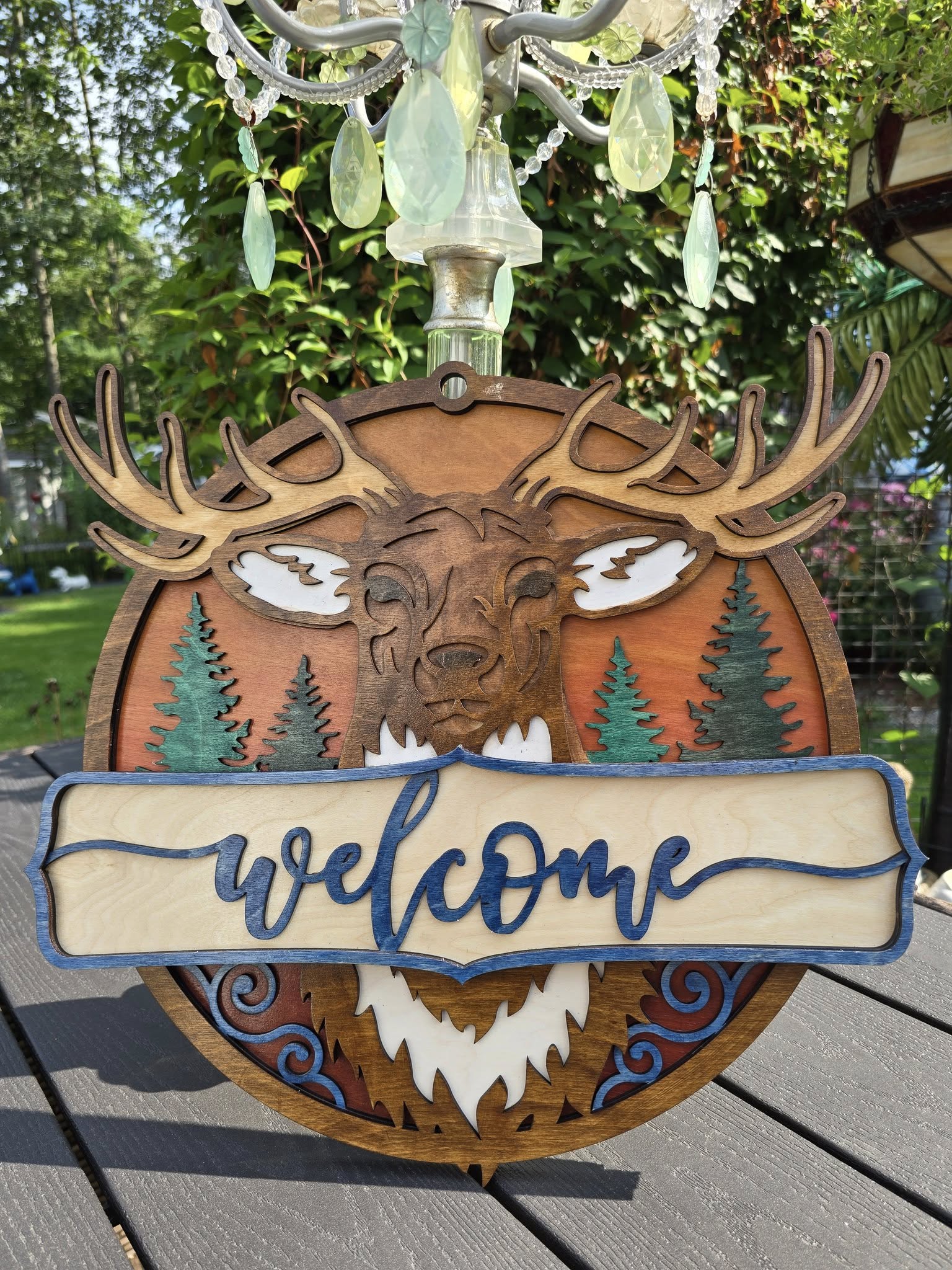 Wooden welcome sign with a deer design